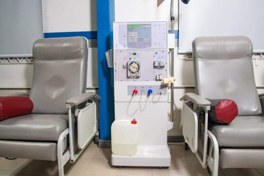 Dialysis treatment station